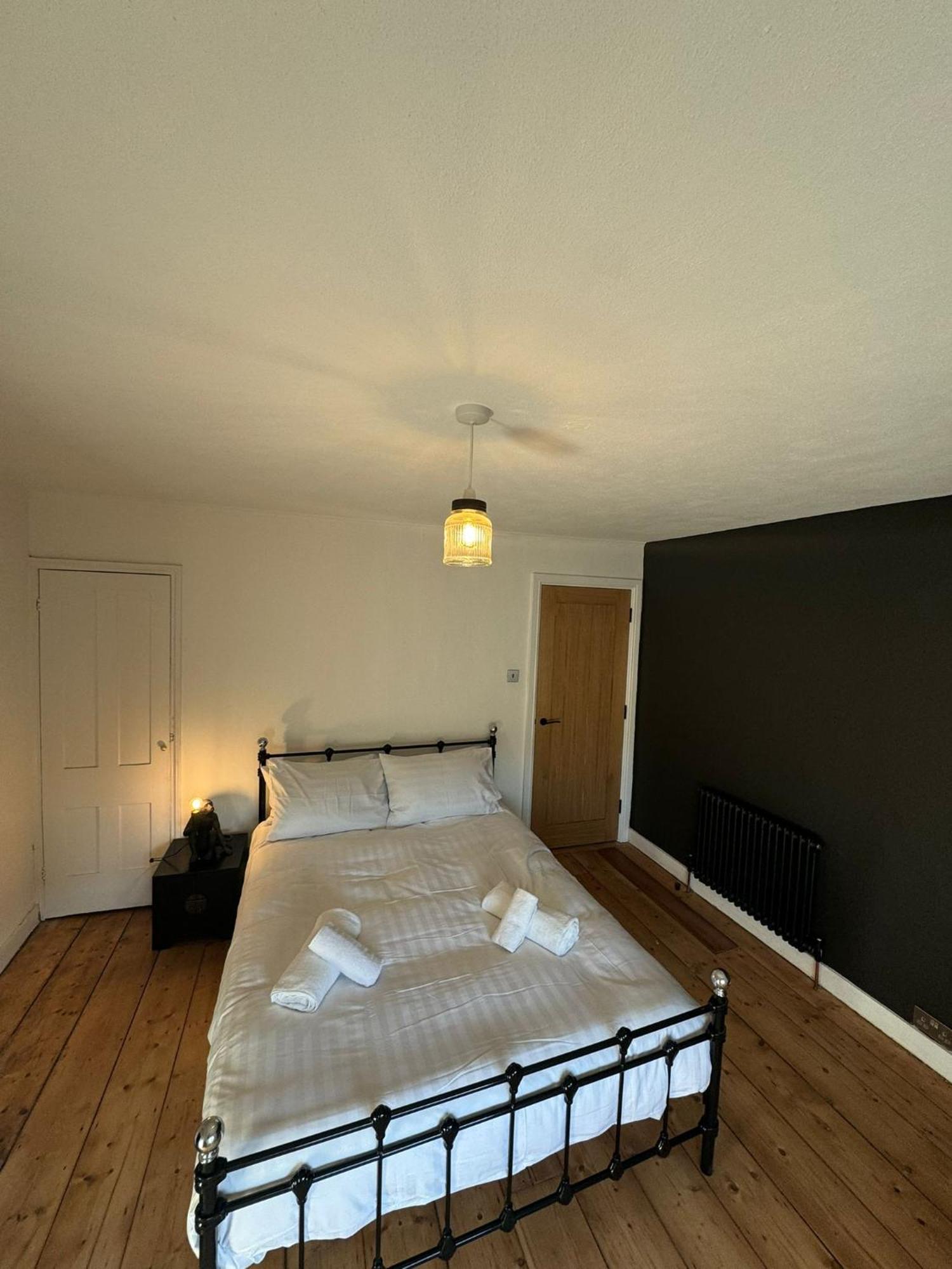 Mill Hill Guest House Каус Екстер'єр фото